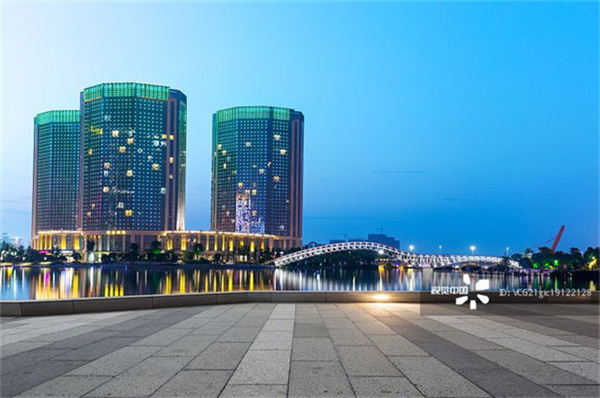 都市广场.jpg